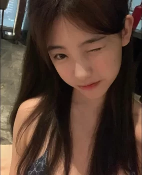 极品身材蜜桃臀小骚逼